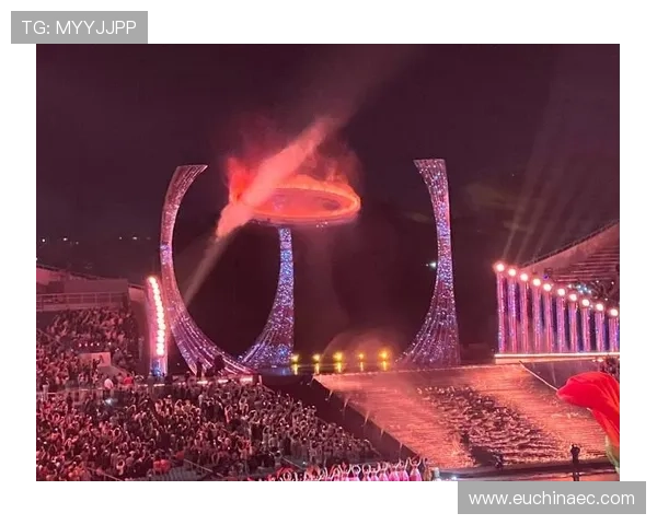 粤港澳三地火炬手携手点燃全运会主火炬展现团结与奋进精神 粤港澳三地火炬手携手点燃全运会主火炬展现团结与奋进精神